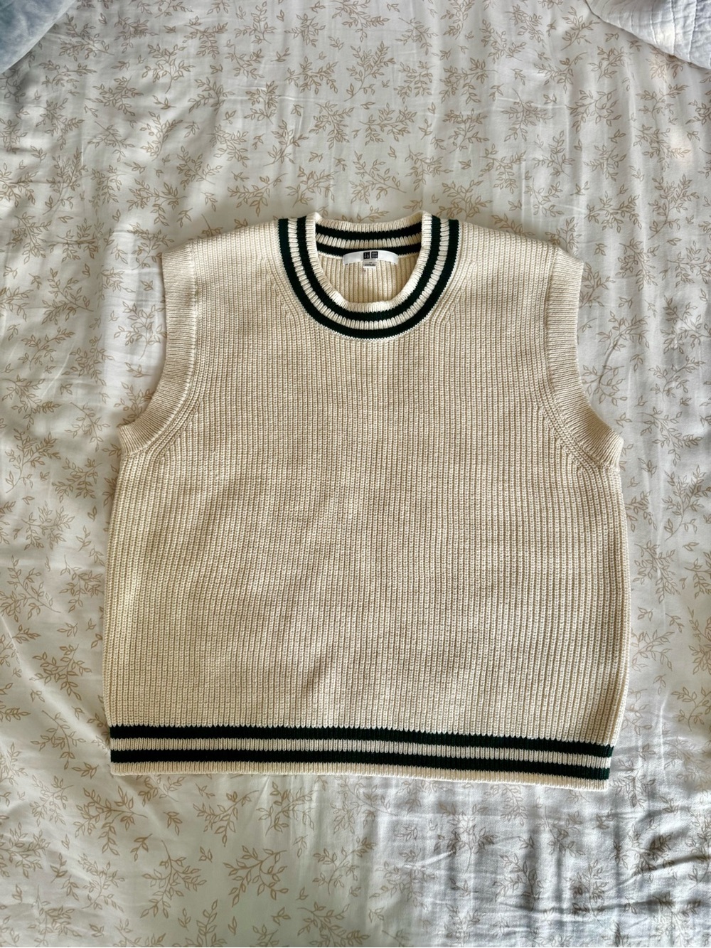 Uniqlo Cream Knit Sleeveless Sweater with Black Trim NWOT